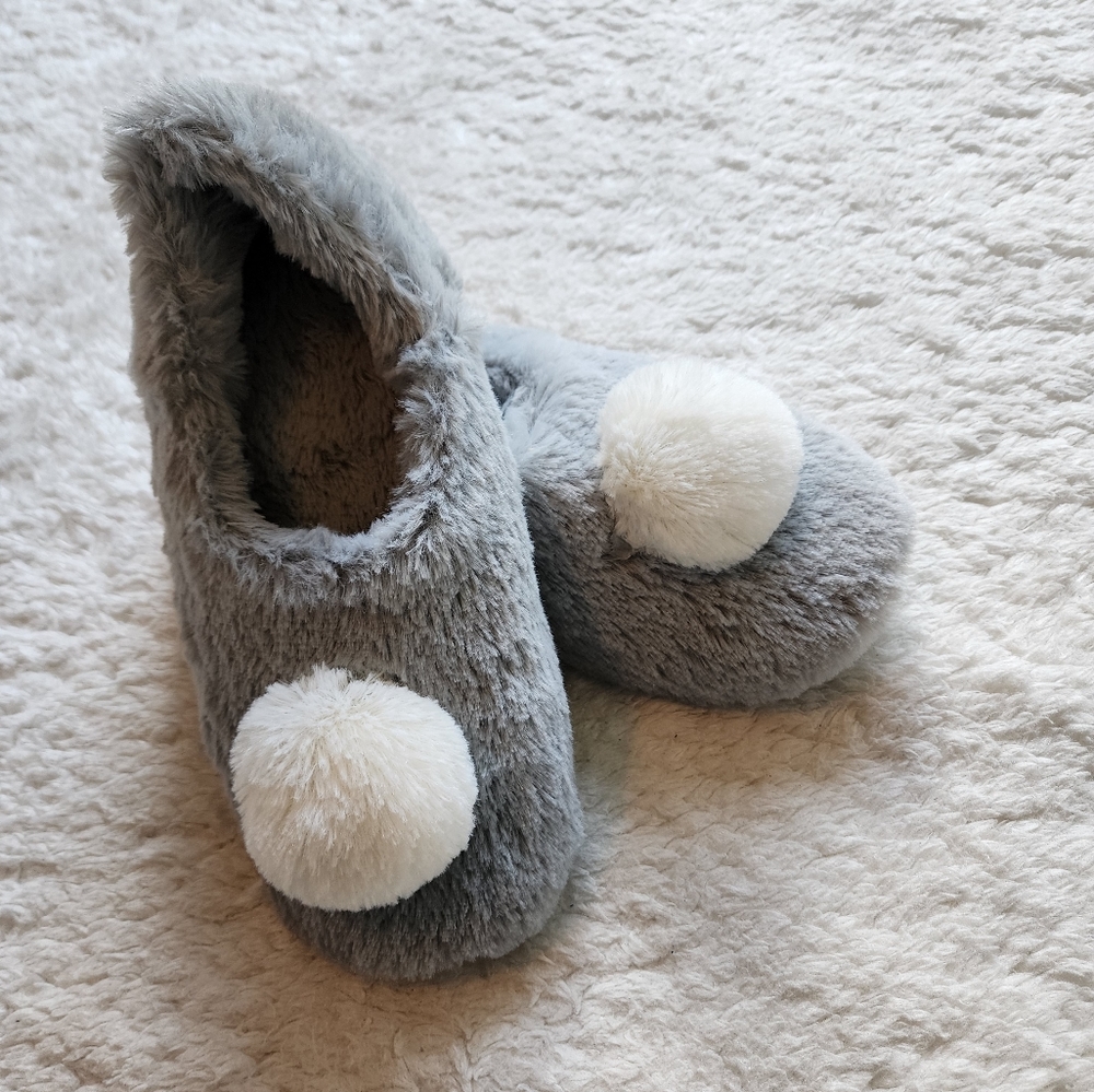 Slippers - Picture 2 of 3